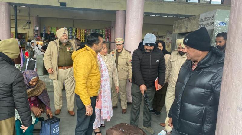 ਆਪ੍ਰੇਸ਼ਨ ਈਗਲ-3 ਦੇ ਤਹਿਤ 917 ਸ਼ੱਕੀ ਵਿਅਕਤੀਆਂ ਨੂੰ ਪੁੱਛਗਿੱਛ ਲਈ ਹਿਰਾਸਤ ''ਚ ਲਿਆ, 134 ਬੱਸ ਸਟੈਂਡਾਂ ''ਤੇ ਕੀਤੀ ਗਈ ਛਾਪੇਮਾਰੀ
