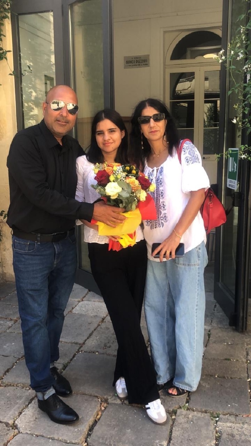 ਇਟਲੀ ''ਚ ਫਰੀਦਕੋਟ ਦੀ ਧੀ ਮਹਿਕਪ੍ਰੀਤ ਕੌਰ ਨੇ ਵਧਾਇਆ ਮਾਣ, ਹਾਸਲ ਕੀਤੇ 100/100 ਨੰਬਰ