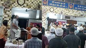  ਕਿਰਪਾਨਾਂ ਚੱਲੀਆਂ ਗੁਰਦੁਆਰਾ ਸਾਹਿਬ ''ਚ, ਗੁਰੂ ਸਾਹਿਬ ਦੀ ਹਜ਼ੂਰੀ ''ਚ ਲੱਥੀਆਂ ਦਸਤਾਰਾਂ। 