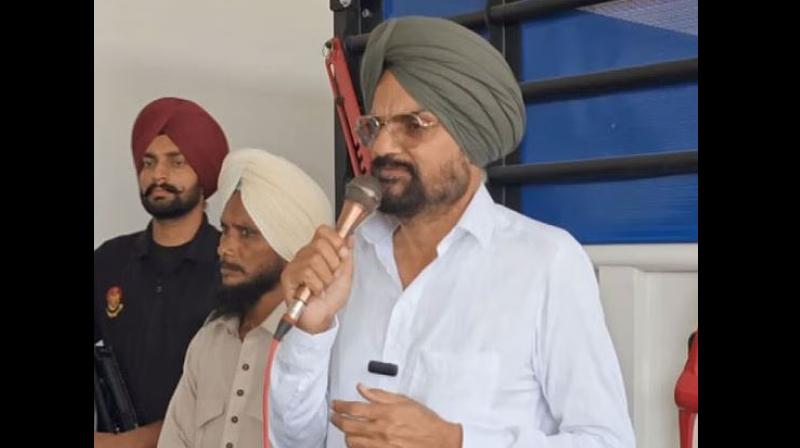 ਮੂਸੇਵਾਲਾ ਦੇ ਪਿਤਾ ਗੈਂਗਸਟਰ ਗੋਲਡੀ ਬਰਾੜ ਦੀ ਮੌਤ ਨੂੰ ਲੈ ਕੇ ਬੋਲੇ -ਜਦੋਂ ਤੱਕ ਪੂਰੀ ਜਾਣਕਾਰੀ ਨਹੀਂ ਮਿਲਦੀ ,ਉਹ ਕੁੱਝ ਨਹੀਂ ਕਹਿਣਗੇ