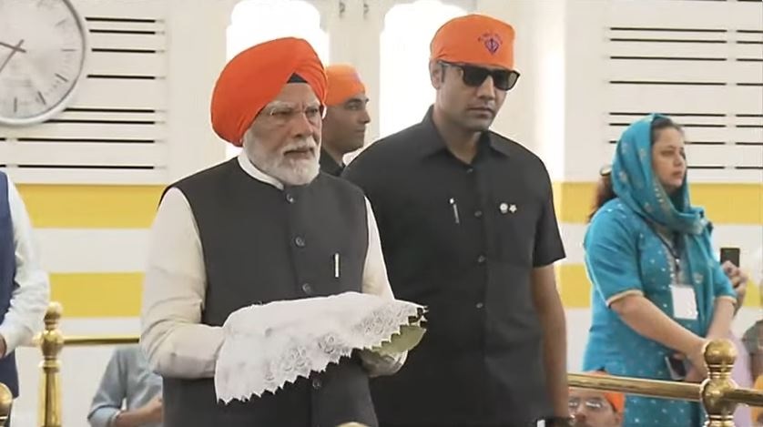 PM ਮੋਦੀ ਨੇ ਤਖ਼ਤ ਸ੍ਰੀ ਹਰਿਮੰਦਰ ਜੀ ਪਟਨਾ ਸਾਹਿਬ ਵਿਖੇ ਟੇਕਿਆ ਮੱਥਾ, ਲੰਗਰ ਦੀ ਕੀਤੀ ਸੇਵਾ