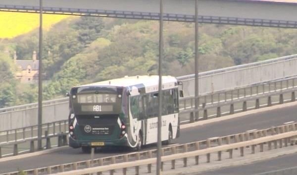 ਸਕਾਟਲੈਂਡ ਦੀ ਰਾਜਧਾਨੀ ''ਚ ਯੂਕੇ ਦੀਆਂ ਪਹਿਲੀਆਂ ਬਿਨਾਂ ਡਰਾਈਵਰ ਵਾਲੀਆਂ ਬੱਸਾਂ ਹੋਈਆਂ ਸ਼ੁਰੂ। 