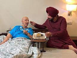 ਨਵਜੋਤ ਸਿੱਧੂ ਨੇ ਕੈਂਸਰ ਨਾਲ ਜੂਝ ਰਹੀ ਪਤਨੀ ਦੀਆਂ ਤਸਵੀਰਾਂ ਸਾਂਝੀਆਂ ਕਰ ਲਿਖੀ ਭਾਵੁਕ ਪੋਸਟ। 