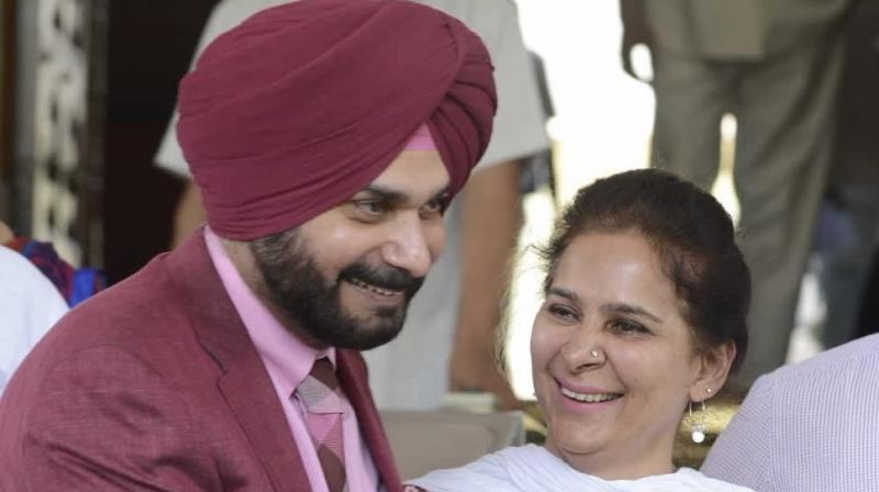 ਨਵਜੋਤ ਸਿੱਧੂ ਨੇ ਪਤਨੀ ਦੇ ਚੋਣ ਲੜਨ ਦੀਆਂ ਕਿਆਸਅਰਾਈਆਂ ''ਤੇ  ਲਗਾਇਆ ਵਿਰਾਮ। 