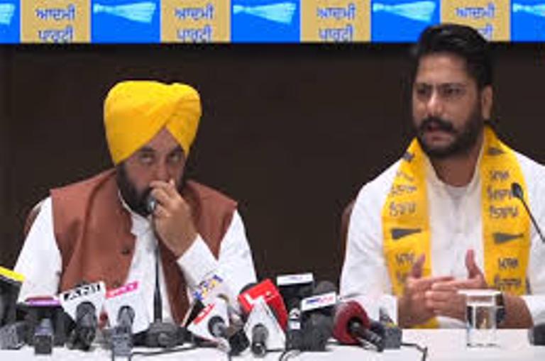 ਗੋਲਡੀ ''ਆਪ'' ''ਚ ਸ਼ਾਮਲ ਹੋਣ ਤੋਂ ਬਾਅਦ ਬੋਲੇ , ਗੱਲ ਟਿਕਟ ਦੀ ਨਹੀਂ ਸੈਲਫ ਰਿਸਪੈਕਟ ਦੀ ਹੈ