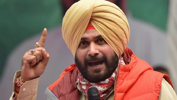 ਪੰਜਾਬ ''ਚ ਪੰਚਾਇਤਾਂ ਭੰਗ ਕਰਨ ''ਤੇ ਭੜਕੇ ਸਿੱਧੂ: ਕਿਹਾ- 6 ਮਹੀਨੇ ਦਾ ਬੱਚਿਆ ਸੀ ਕਾਰਜਕਾਲ,ਲੋਕਤੰਤਰੀ ਢਾਂਚੇ ਨੂੰ ਕੀਤਾ ਕਮਜ਼ੋਰ,ਪੰਜਾਬੀਆਂ ਦੇ ਮਾਣ ''ਤੇ ਹਮਲਾ