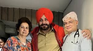  ਡਾ. ਨਵਜੋਤ ਕੌਰ ਸਿੱਧੂ ਕੈਂਸਰ ਦਾ ਆਪ੍ਰੇਸ਼ਨ ਕਰਵਾ ਕੇ ਘਰ ਪਰਤੇ। 