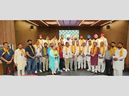 ''ਆਪ'' ''ਚ ਗੜ੍ਹਸ਼ੰਕਰ ਕੌਂਸਲ ਪ੍ਰਧਾਨ ਸਮੇਤ ਕਈ ਆਗੂ ਹੋਏ ਸ਼ਾਮਲ, CM ਮਾਨ ਨੇ ਕੀਤਾ ਪਾਰਟੀ ''ਚ ਸੁਆਗਤ