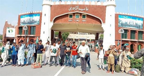 22 ਪਾਕਿਸਤਾਨੀ ਕੈਦੀਆਂ ਨੂੰ ਭਾਰਤ ਸਰਕਾਰ ਨੇ ਸਜ਼ਾ ਪੂਰੀ ਹੋਣ ''ਤੇ ਕੀਤਾ ਰਿਹਾਅ। 