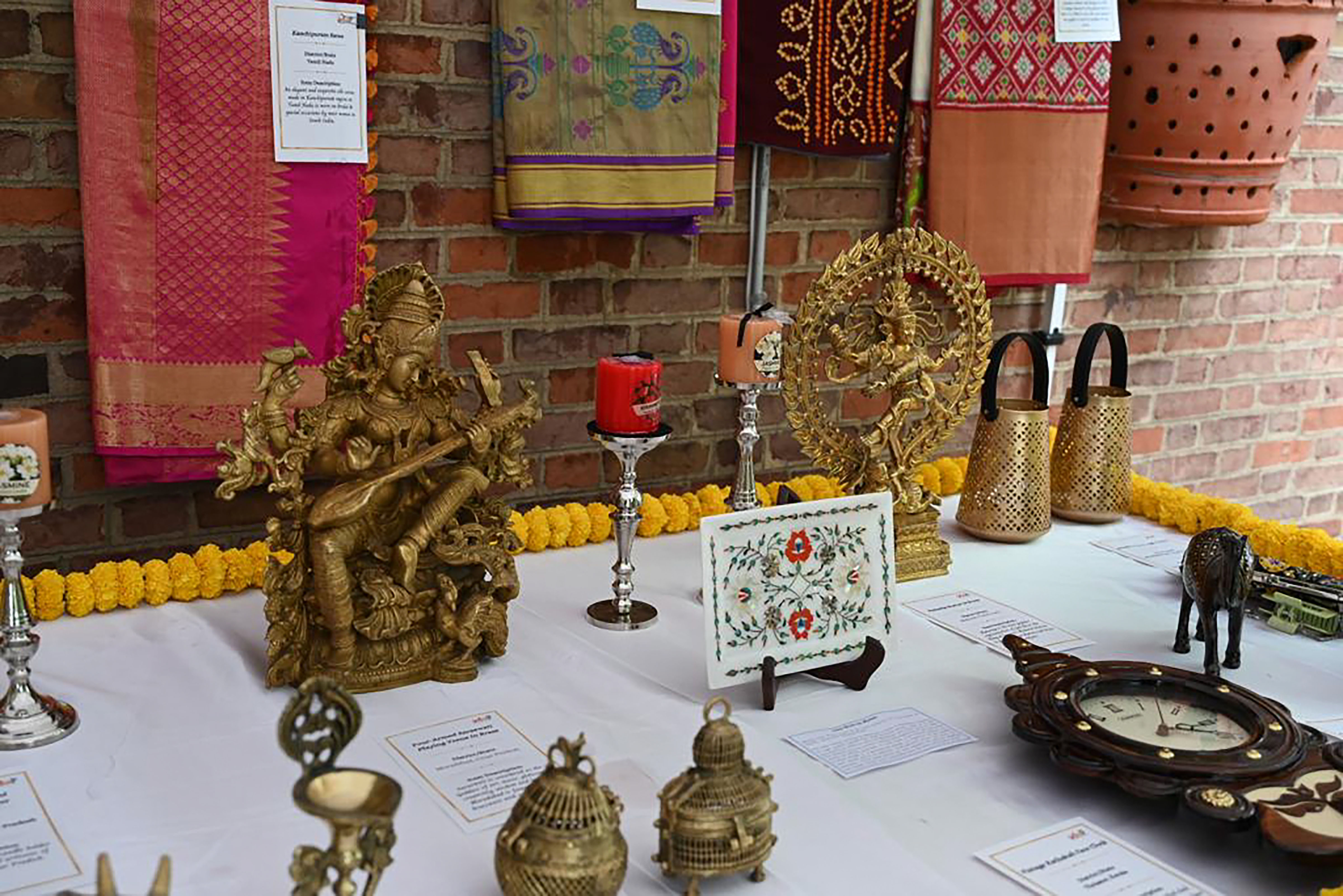 ਅਮਰੀਕਾ ਸਥਿਤ ਭਾਰਤੀ ਦੂਤਾਵਾਸ ''ਚ ਭਾਰਤ ਦੇ ਵੱਖ-ਵੱਖ ਜ਼ਿਲ੍ਹਿਆਂ ਦੇ ਉਤਪਾਦਾ ਦੀ ਲਗਾਈ ਗਈ ਪ੍ਰਦਰਸ਼ਨੀ। 