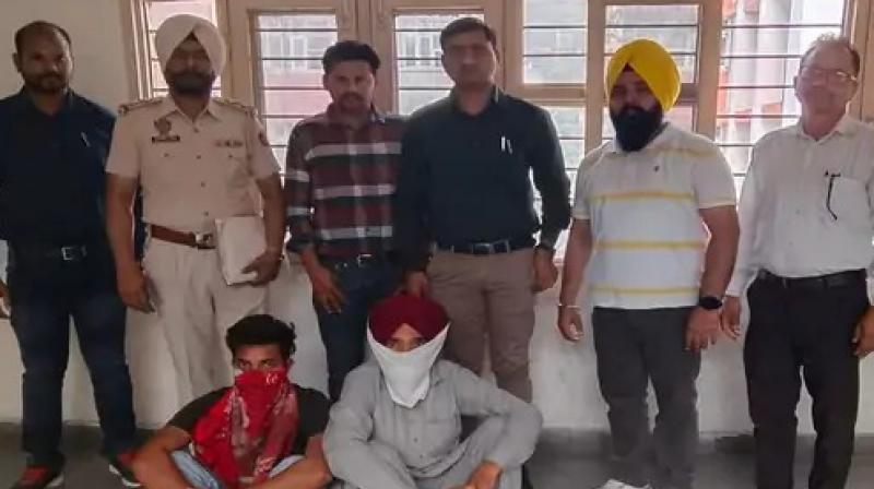 BSF ਨੇ ਅੰਮ੍ਰਿਤਸਰ ''ਚ 3.50 ਕਰੋੜ ਦੀ ਹੈਰੋਇਨ ਸਮੇਤ 2 ਨਸ਼ਾ ਤਸਕਰ ਕਾਬੂ ਕੀਤੇ