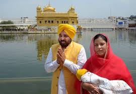 ਮੁੱਖ ਮੰਤਰੀ ਭਗਵੰਤ ਮਾਨ ਨਵਜਨਮੀ ਬੱਚੀ ਨਿਆਮਤ ਕੌਰ ਨਾਲ ਦਰਬਾਰ ਸਾਹਿਬ ਵਿਖੇ ਨਤਮਸਤਕ ਹੋਏ