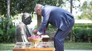 ਆਸਟ੍ਰੇਲੀਆਈ PM ਐਂਥਨੀ ਅਲਬਾਨੀਜ਼ ਭਾਰਤ ਪਹੁੰਚੇ ,  ਮਹਾਤਮਾ ਗਾਂਧੀ ਨੂੰ ਸਾਬਰਮਤੀ ਆਸ਼ਰਮ ''ਚ ਦਿੱਤੀ ਸ਼ਰਧਾਂਜਲੀ