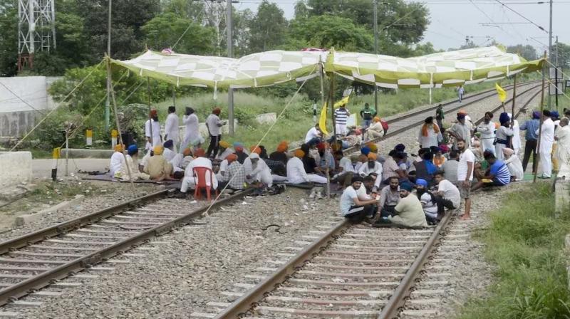 ਪੰਜਾਬ ''ਚ ਖ਼ਤਮ ਹੋਇਆ ਕਿਸਾਨਾਂ ਦਾ ''ਰੇਲ ਰੋਕੋ'' ਅੰਦੋਲਨ , 600 ਦੇ ਕਰੀਬ ਰੇਲ ਆਵਾਜਾਈ ਪ੍ਰਭਾਵਿਤ। 