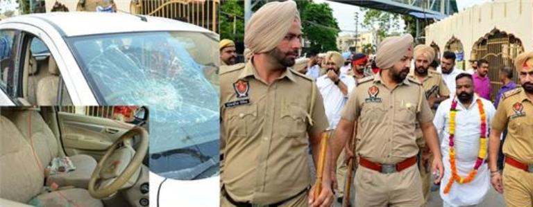 ਹਿੰਦੂ ਨੇਤਾ ਅਮਿਤ ਸ਼ਰਮਾ ਦੀਆਂ ਗੱਡੀਆਂ ’ਤੇ ਪਟਿਆਲਾ ''ਚ ਕਾਲੀ ਮਾਤਾ ਮੰਦਰ ਦੇ ਬਾਹਰ ਹੋਇਆ ਹਮਲਾ। 