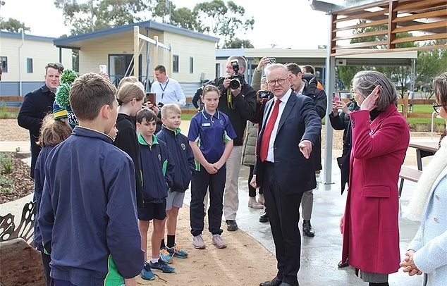 ਆਸਟ੍ਰੇਲੀਆਈ PM ਵਾਟਰ ਪਾਰਕ ਦਾ ਉਦਘਾਟਨ ਕਰਨ ਪੁੱਜੇ ਜਿੱਥੇ ਕਿਸਾਨਾਂ ਨੇ ਜਤਾਇਆ ਵਿਰੋਧ।