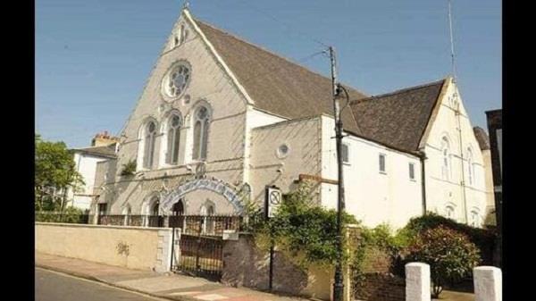 ਬ੍ਰਿਟੇਨ ''ਚ  ਇਕ ਦਫ਼ਤਰ ਦੀ ਇਮਾਰਤ ਨੂੰ ਗੁਰਦੁਆਰੇ ''ਚ ਤਬਦੀਲ ਕੀਤੇ ਜਾਣ ਤੇ ਹੋ ਰਿਹਾ ਵਿਚਾਰ । 