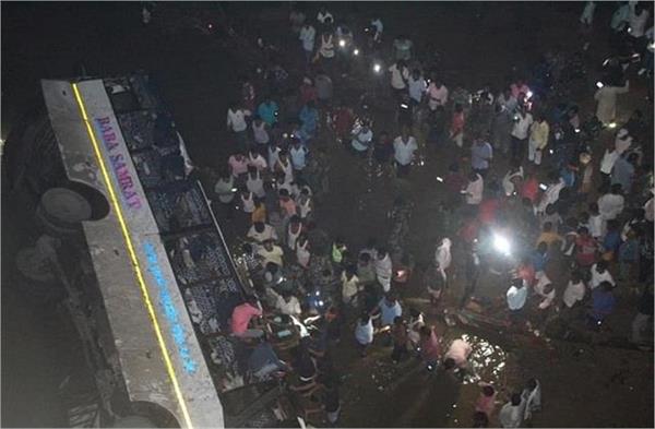  ਝਾਰਖੰਡ ਦੇ ਗਿਰੀਡੀਹ ’ਚ ਯਾਤਰੀਆਂ ਨਾਲ ਭਰੀ ਬੱਸ ਨਦੀ ’ਚ ਡਿੱਗੀ , ਕਈ ਲੋਕਾਂ ਦੇ ਡੁੱਬਣ ਦਾ ਖ਼ਦਸ਼ਾ, ਬਚਾਅ ਕਾਰਜ ਜਾਰੀ