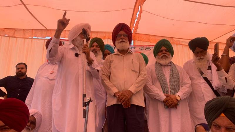  ਮੁਹਾਲੀ ਵਿਚ 5 ਕਿਸਾਨ ਜਥੇਬੰਦੀਆਂ ਦਾ ਪ੍ਰਦਰਸ਼ਨ,  ਕੇਂਦਰ ਤੇ ਸੂਬਾ ਸਰਕਾਰ ਖਿਲਾਫ਼ ਮੰਗਾਂ ਨੂੰ ਲੈ ਕੇ ਵਿਸਾਲ ਰੈਲੀ। 