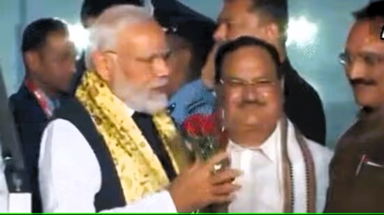6 ਦਿਨਾਂ ਬਾਅਦ ਵਾਪਸ ਭਾਰਤ ਪਰਤੇ PM ਮੋਦੀ, ਨੱਢਾ ਸਮੇਤ ਭਾਜਪਾ ਦੇ MPs ਨੇ ਦਿੱਲੀ ਏਅਰਪੋਰਟ ''ਤੇ ਕੀਤਾ ਸਵਾਗਤ
