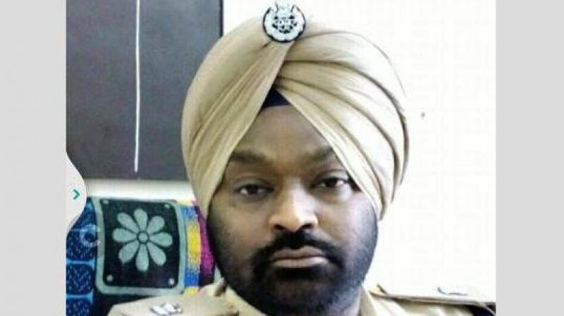 ਮਾਨਸਾ ਜੇਲ ਦਾ ਸੁਪਰਡੈਂਟ ਅਰਵਿੰਦਰ ਪਾਲ ਸਿੰਘ ਭੱਟੀ ਪੈਸੇ ਬਦਲੇ ਕੈਦੀਆਂ ਨੂੰ ਸਹੂਲਤਾਂ ਦੇਣ ਦੇ ਇਲਜ਼ਾਮ ''ਚ ਮੁਅੱਤਲ। 