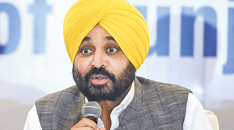 ਮੁੱਖ ਮੰਤਰੀ ਭਗਵੰਤ ਮਾਨ ਨੇ ਬੇਮੌਸਮੀ ਬਰਸਾਤ ਤੇ ਗੜੇਮਾਰੀ ਨਾਲ ਫ਼ਸਲਾਂ ਤੇ ਘਰਾਂ ਦੇ ਹੋਏ ਨੁਕਸਾਨ ਦੀ ਸਪੈਸ਼ਲ ਗਿਰਦਾਵਰੀ ਦੇ ਦਿੱਤੇ ਹੁਕਮ