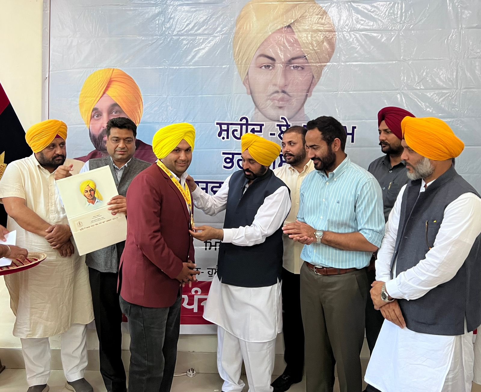 CM ਮਾਨ ਨੇ ਕਈ ਸਾਲਾਂ ਤੋਂ ਬੰਦ ਪਏ ਸ਼ਹੀਦ ਭਗਤ ਸਿੰਘ ਯੂਥ ਐਵਾਰਡ ਦੀ ਕੀਤੀ ਸ਼ੁਰੂਆਤ