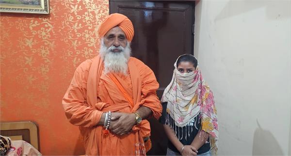ਸੰਤ ਸੀਚੇਵਾਲ ਦੇ ਯਤਨਾਂ ਸਦਕਾ ਦੁਬਈ ''ਚ ਕੰਮ ਦਿਵਾਉਣ ਦੇ ਨਾਂ ''ਤੇ ਮਸਕਟ ''ਚ ਵੇਚ'' ਤੀ ਮਾਂ-ਧੀ ਦੀ ਹੋਈ ਘਰ ਵਾਪਸੀ