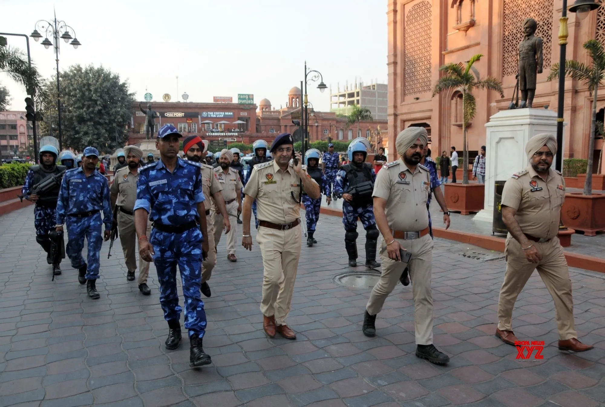 ਅੰਮ੍ਰਿਤਸਰ ''ਚ ਅੰਮ੍ਰਿਤਪਾਲ ਸਿੰਘ ਦੀ ਵੀਡੀਓ ਤੇ ਆਡੀਓ ਮਗਰੋ ਕੱਢਿਆ ਗਿਆ ਫਲੈਗ ਮਾਰਚ,ਹਾਈ ਅਲਰਟ ''ਤੇ ਪੰਜਾਬ 