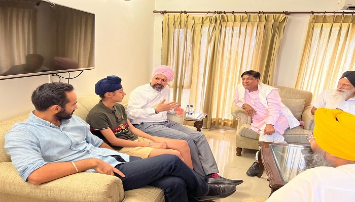 ਮੰਤਰੀ ਜਿੰਪਾ ਤੇ ਮੀਤ ਹੇਅਰ ਨੇ UK ਦੇ MP ਤਨਮਨਜੀਤ ਢੇਸੀ ਨਾਲ ਕੀਤੀ ਮੁਲਾਕਾਤ