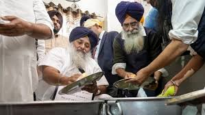 ਹਮਲੇ ਦੇ ਬਾਵਜੂਦ ਤਖ਼ਤ ਸ੍ਰੀ ਕੇਸਗੜ੍ਹ ਸਾਹਿਬ ਵਿਖੇ ਸੁਖਬੀਰ ਬਾਦਲ ਨੇ ਸ਼ੁਰੂ ਕੀਤੀ ਸੇਵਾ