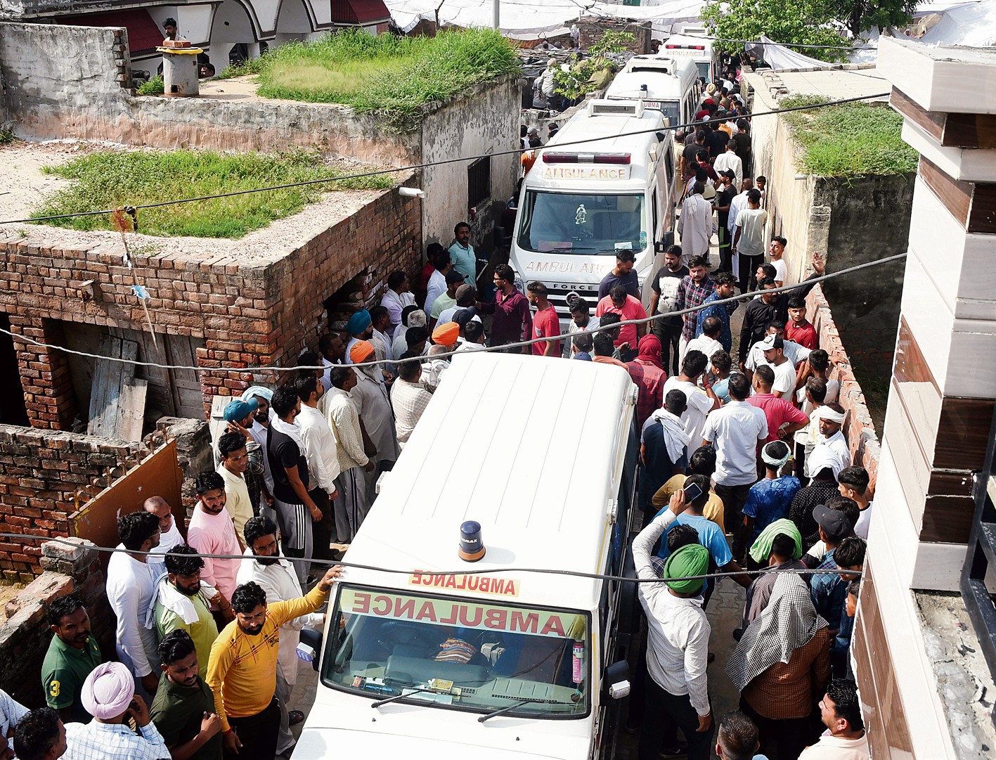 ਸੱਤ ਨੌਜਵਾਨਾਂ ਦੇ ਸਸਕਾਰ ਮੌਕੇ ਬਨੂੜ ਵਿਚ ਮਾਹੌਲ ਹੋਇਆ ਗਮਗੀਨ :ਇੱਕੋ ਘਰ ਵਿੱਚੋਂ ਉੱਠੀਆਂ ਚਾਰ ਅਰਥੀਆਂ।