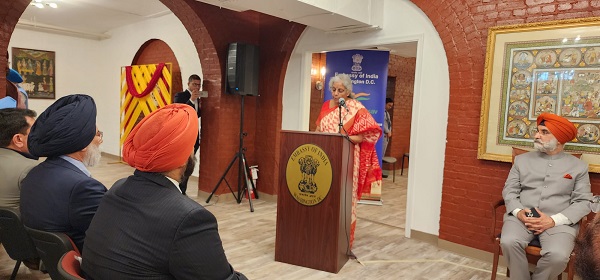 ਅਮਰੀਕਾ ''ਚ ਭਾਰਤੀ ਦੂਤਘਰ ’ਚ ਮਨਾਇਆ ਗਿਆ ਵਿਸਾਖੀ ਦਾ ਤਿਉਹਾਰ, ਸੀਤਰਮਨ ਅਤੇ ਸੰਧੂ ਵੀ ਹੋਏ ਸ਼ਾਮਲ।