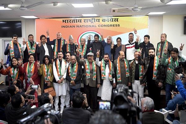 ਜੰਮੂ-ਕਸ਼ਮੀਰ ਦੇ 17 ਆਗੂ ਪਰਤੇ ਕਾਂਗਰਸ ’ਚ ਛੱਡਿਆ ਆਜ਼ਾਦ ਦਾ ਸਾਥ। 