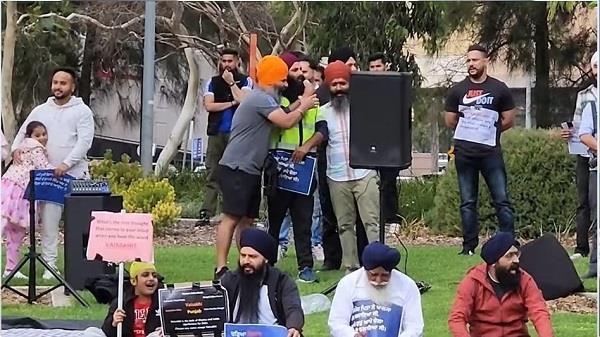 ਆਸਟ੍ਰੇਲੀਆ ''ਚ ''ਵਿਸਾਖੀ ਪ੍ਰੋਗਰਾਮ'' ''ਚ ਖਾਲਿਸਤਾਨੀ ਸਮਰਥਕਾਂ ਨੇ ਪਾਇਆ ਵਿਘਨ। 