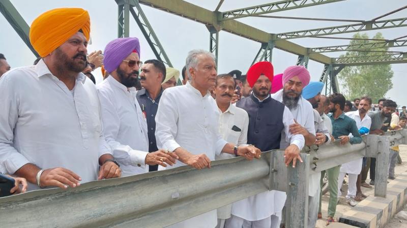 ਲੋਕਾਂ ਨੂੰ ਫੋਟੋਸ਼ੂਟ ਦੀ ਨਹੀਂ,ਰਾਹਤ ਅਤੇ ਰਾਸ਼ਨ ਦੀ ਲੋੜ - ਸੁਨੀਲ ਜਾਖੜ 
