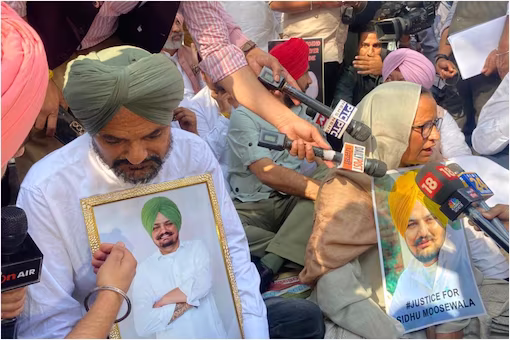 ਮੂਸੇਵਾਲਾ ਦੇ ਮਾਪਿਆਂ ਨੇ ਪੰਜਾਬ ਵਿਧਾਨ ਸਭਾ ਬਾਹਰੋਂ ਚੁੱਕਿਆ ਧਰਨਾ, ਮਿਲਿਆ ਮਾਨ ਸਰਕਾਰ ਤੋਂ ਭਰੋਸਾ