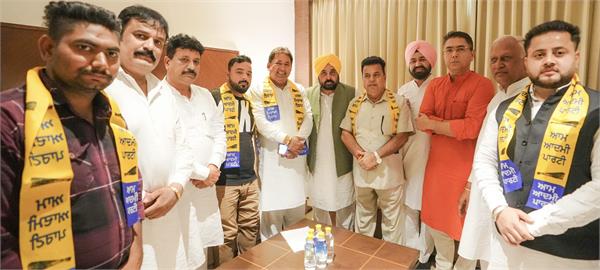 ਜਲੰਧਰ ’ਚ ਭਾਜਪਾ ਅਤੇ ਕਾਂਗਰਸ ਨੂੰ ਵੱਡਾ ਝਟਕਾ,ਸਾਬਕਾ ਡਿਪਟੀ ਮੇਅਰ ਸਣੇ ਕਈ ਆਗੂ ‘ਆਪ’ ''ਚ ਹੋਏ ਸ਼ਾਮਲ