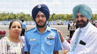 ਫਲਾਇੰਗ ਅਫ਼ਸਰ ਬਣ ਕਪੂਰਥਲਾ ਦੇ ਨੌਜਵਾਨ ਨੇ ਚਮਕਾਇਆ ਮਾਪਿਆਂ ਦਾ ਨਾਂਅ 