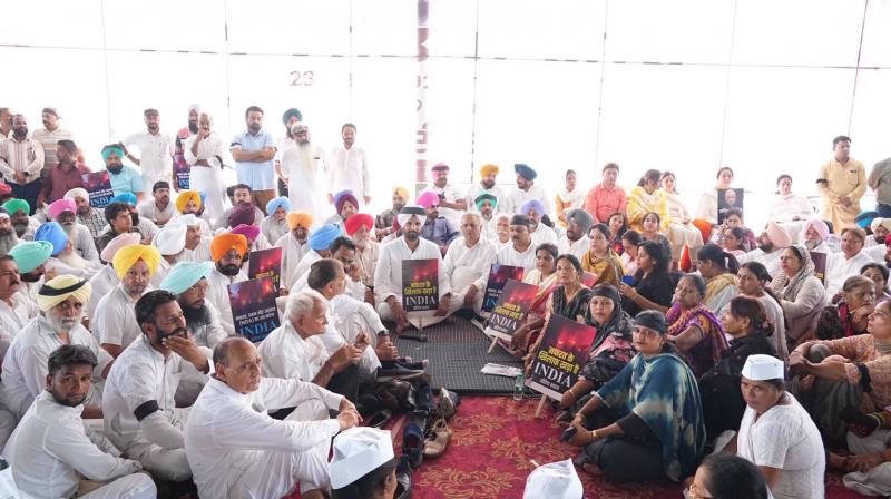 ਭਾਜਪਾ ਦੀ ਬਦਲਾਖੋਰੀ ਦੀ ਰਾਜਨੀਤੀ ਖਿਲਾਫ ਪੰਜਾਬ ਕਾਂਗਰਸ ਨੇ ਕੀਤਾ ''ਮੌਨ ਸੱਤਿਆਗ੍ਰਹਿ''
