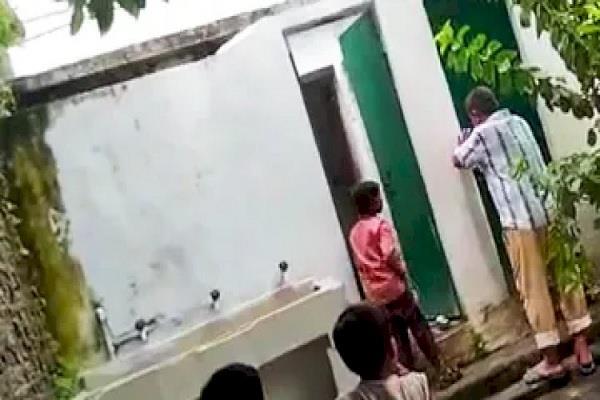 ਵਿਦਿਆਰਥੀਆਂ ਕੋਲੋਂ ਟਾਇਲਟ ਸਾਫ਼ ਕਰਵਾਉਣ ਦੇ ਮਾਮਲੇ ''ਚ ਪ੍ਰਿੰਸੀਪਲ ਮੁਅੱਤਲ। 