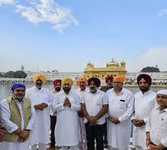  ਜਲੰਧਰ ਤੋਂ ਚਰਨਜੀਤ ਚੰਨੀ ਨੂੰ ਟਿਕਟ ਮਿਲਣ ਮਗਰੋਂ ਸੱਚਖੰਡ ਸ੍ਰੀ ਹਰਿਮੰਦਰ ਸਾਹਿਬ ਵਿਖੇ ਹੋਏ ਨਤਮਸਤਕ