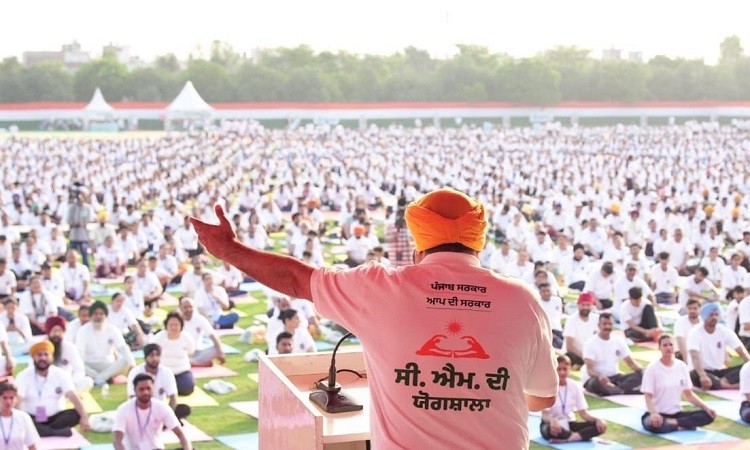 CM ਮਾਨ ਨੇ ਜਲੰਧਰ ‘ਚ ਕੀਤੀ ''CM ਦੀ ਯੋਗਸ਼ਾਲਾ'' ਦੀ ਸ਼ੁਰੂਆਤ
