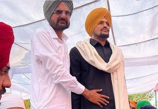 ਮੂਸੇਵਾਲਾ ਦੀ ਪਹਿਲੀ ਬਰਸੀ ‘ਤੇ ਉਮੜੇ ਪ੍ਰਸ਼ੰਸਕ, ਪਿਤਾ ਬੋਲੇ- ‘ਦਿਲਾਂ ‘ਚ ਜਿਊਂਦਾ ਹੇ ਮੇਰਾ ਪੁੱਤ 