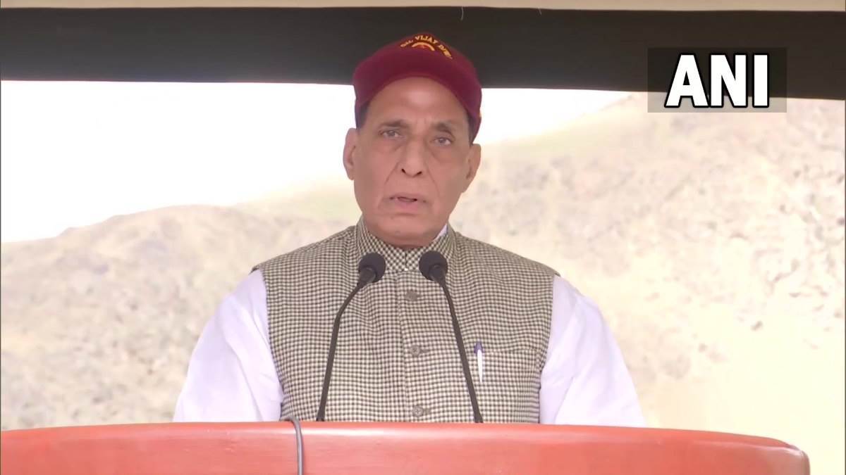 ਅਸੀਂ LoC ਨੂੰ ਪਾਰ ਕਰ ਸਕਦੇ ਹਾਂ, ਅਤੇ ਲੋੜ ਪੈਣ ''ਤੇ ਭਵਿੱਖ ਵਿਚ LoC ਨੂੰ ਪਾਰ ਕਰਾਂਗੇ : ਰੱਖਿਆ ਮੰਤਰੀ