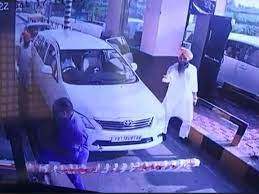 ਹੁਸ਼ਿਆਰਪੁਰ ਵਿਖੇ ਟੋਲ ਪਲਾਜ਼ਾ ’ਤੇ ਵਿਧਾਇਕ  ਇਕ ਮਿੰਟ ਦਾ ਇੰਤਜ਼ਾਰ ਨਾ ਕਰ ਸਕਿਆ ਤੇ ਬੈਰੀਅਰ ਤੋੜ ਕੇ ਖੋਲੀ VIP ਲੇਨ 