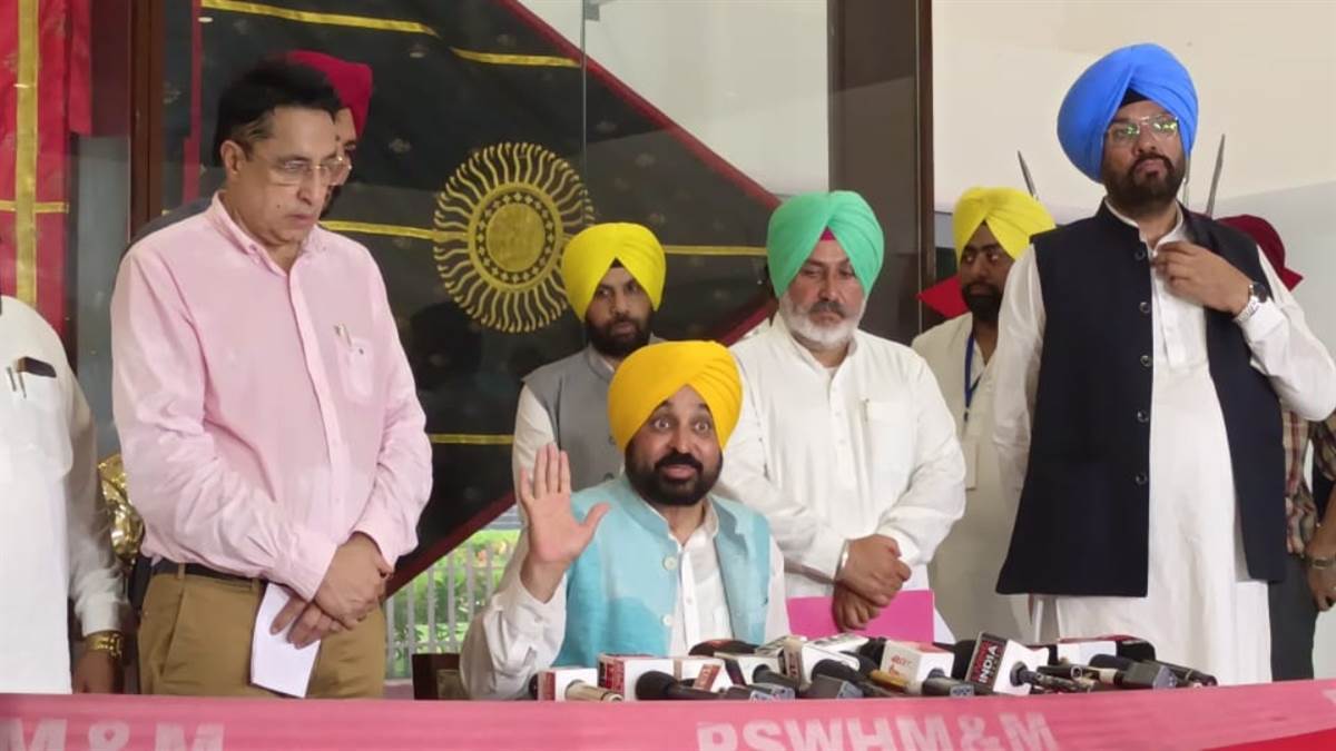 CM ਮਾਨ ਨੇ ਕਾਰਗਿਲ ਵਿਜੈ ਦਿਵਸ ''ਤੇ ਫ਼ੌਜੀ ਵੀਰਾਂ ਦੇ ਪਰਿਵਾਰਾਂ ਲਈ ਕੀਤੇ ਵੱਡੇ ਐਲਾਨ,ਵਧਾਈ ਵਿਧਵਾ ਔਰਤਾਂ ਦੀ ਪੈਨਸ਼ਨ