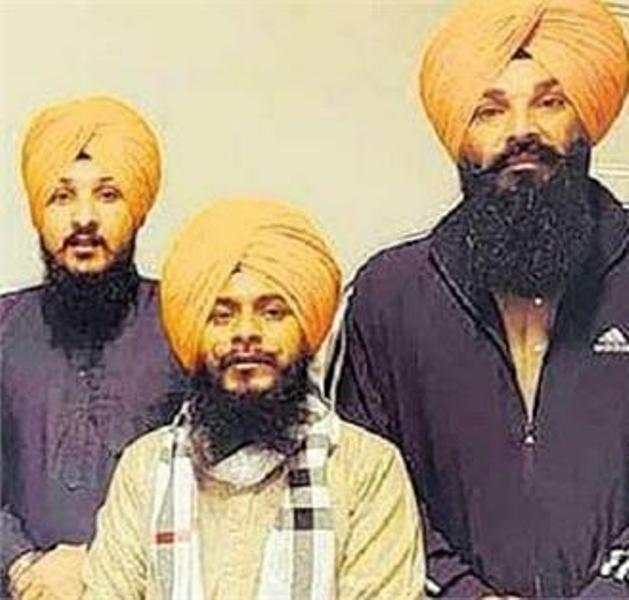 ਨਵੀਂ ਜਾਣਕਾਰੀ ਆਈ ਸਾਹਮਣੇ ਕੈਨੇਡਾ ਪਹੁੰਚ ਫ਼ਰਾਰ ਹੋਏ ਢਾਡੀ ਜਥੇ ਦੇ 3 ਸਾਥੀਆਂ ਬਾਰੇ। 