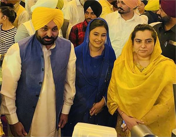 ਜਲੰਧਰ ਉਪ-ਚੋਣ ਜਿੱਤਣ ’ਤੇ ਭਗਵੰਤ ਮਾਨ ਨੇ ਦਿੱਤਾ ਰਾਤਰੀ ਭੋਜ,ਕੇਜਰੀਵਾਲ ਨੇ ਕੱਟਿਆ ਕੇਕ 
