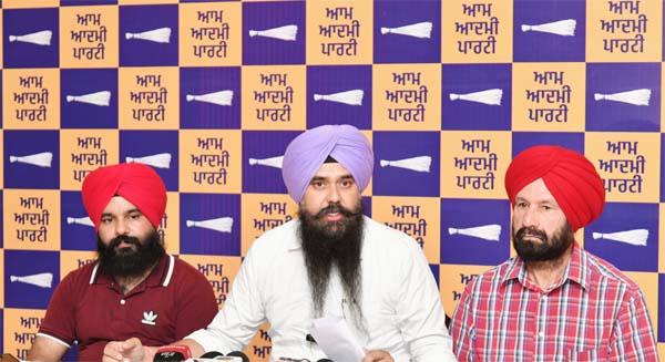 ‘ਆਪ’ ਨੇ ਭਾਜਪਾ ਦੇ ਜਲੰਧਰ ਪੱਛਮੀ ਤੋਂ ਉਮੀਦਵਾਰ ਸ਼ੀਤਲ ਅੰਗੁਰਾਲ ਦੇ ਭਰਾ ’ਤੇ ਲਾਏ ਜਬਰੀ ਵਸੂਲੀ ਦੇ ਦੋਸ਼